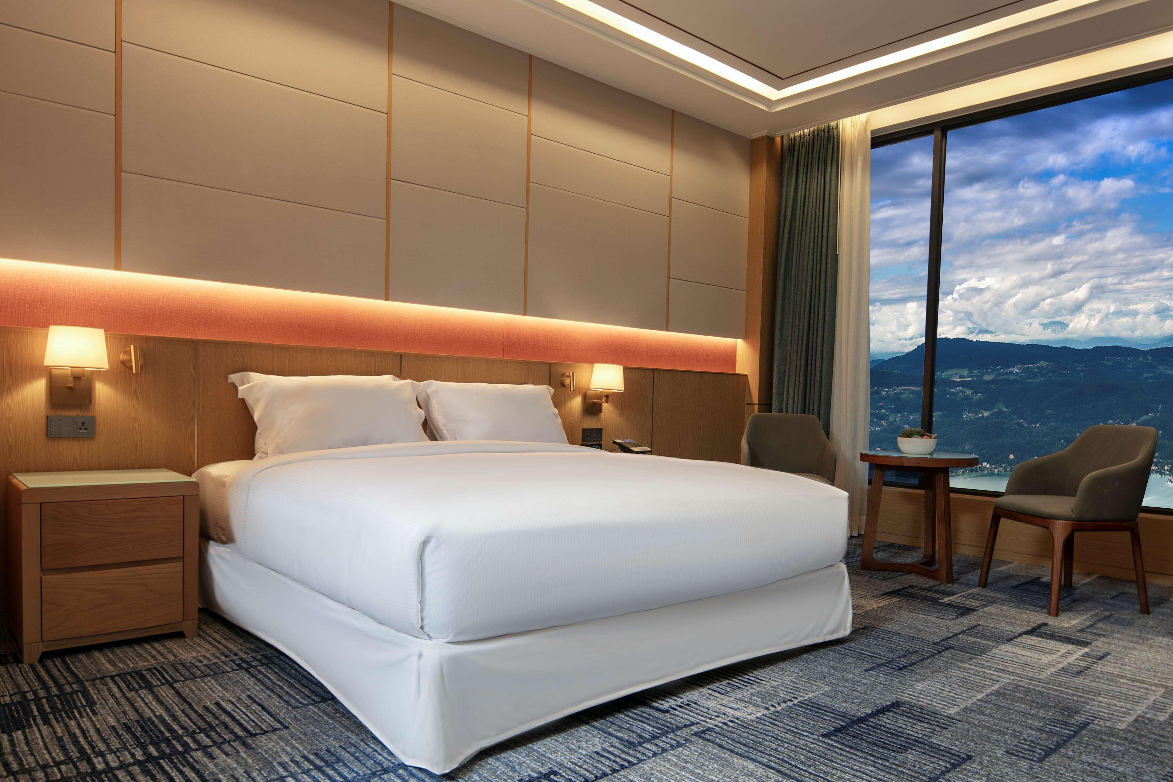 Hilton Clark Sun Valley Resort Clark Field Eksteriør billede