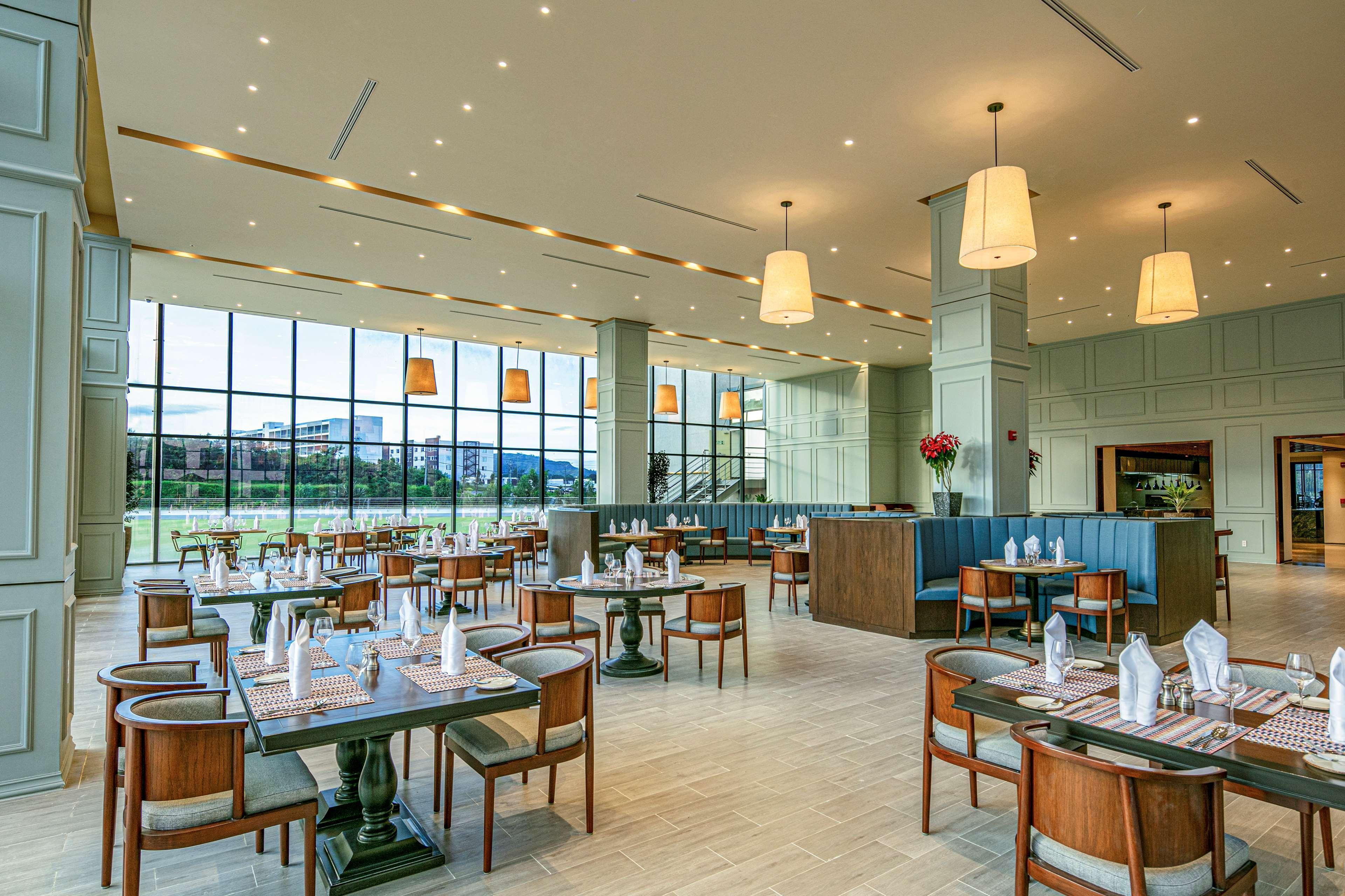 Hilton Clark Sun Valley Resort Clark Field Eksteriør billede