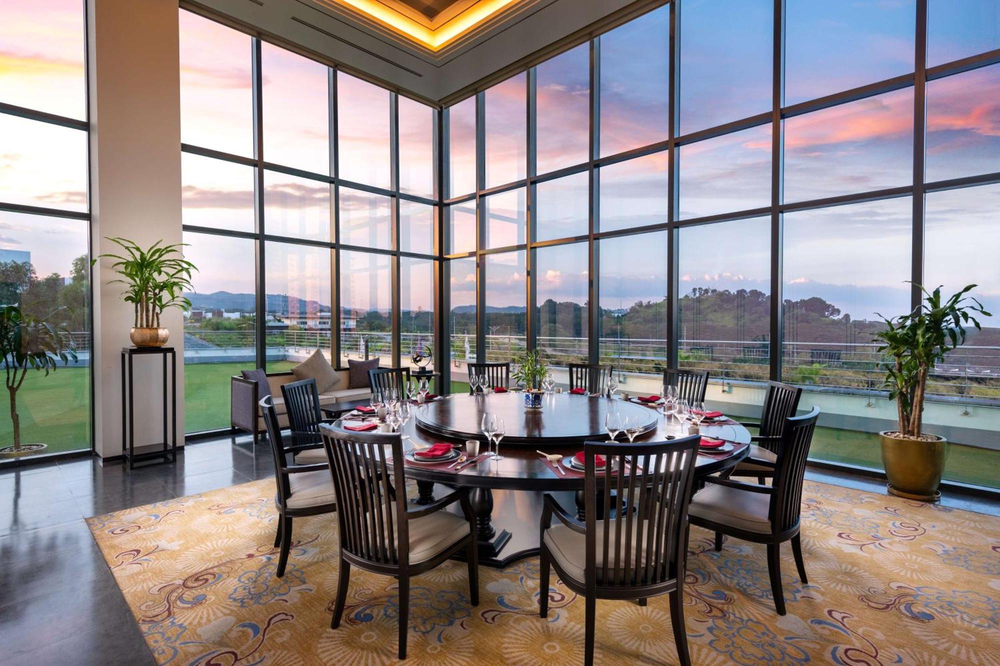 Hilton Clark Sun Valley Resort Clark Field Eksteriør billede